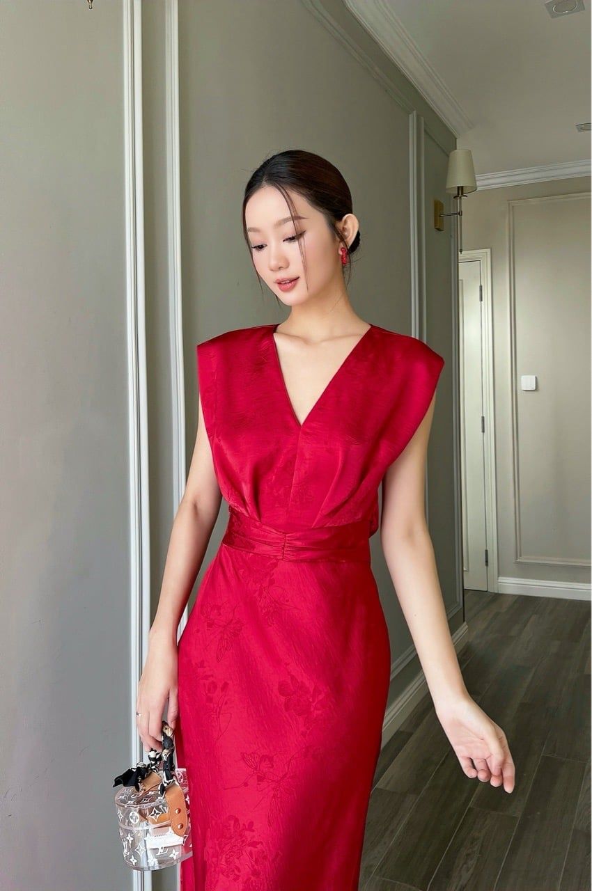  Đầm tay liền nhíu xếp cách điệu lụa hoa đỏ 