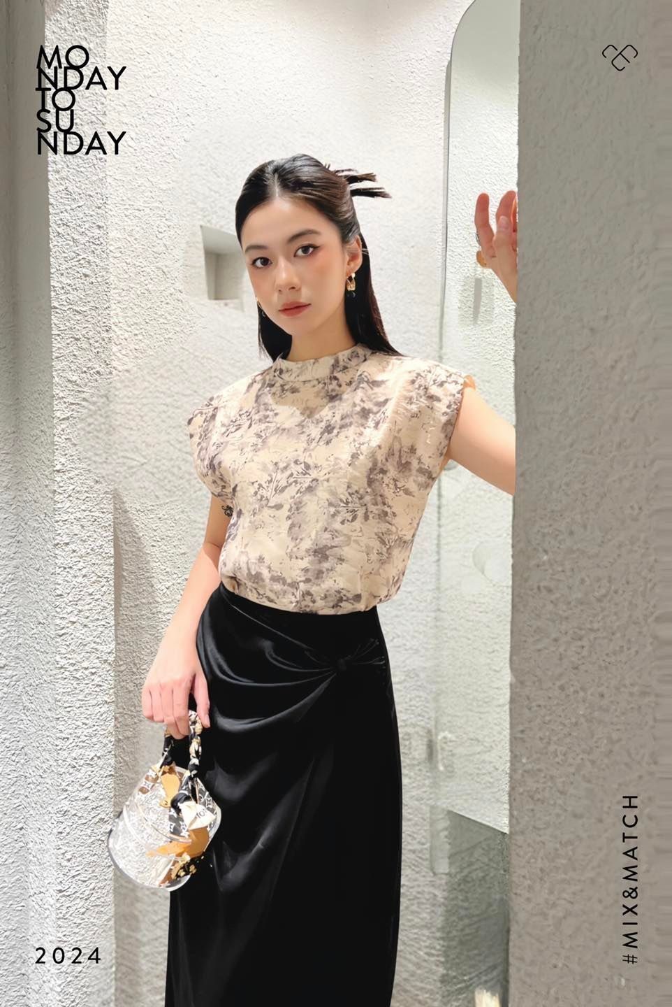  Áo tay liền cổ tee họa tiết loang 