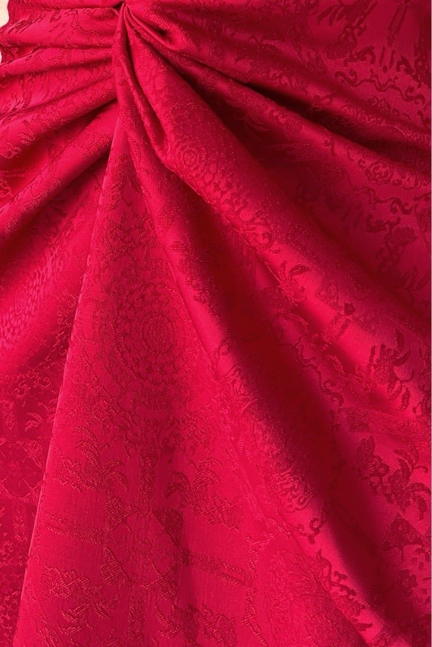  (NEW) Đầm sát nách xoắn eo gấm Đỏ 