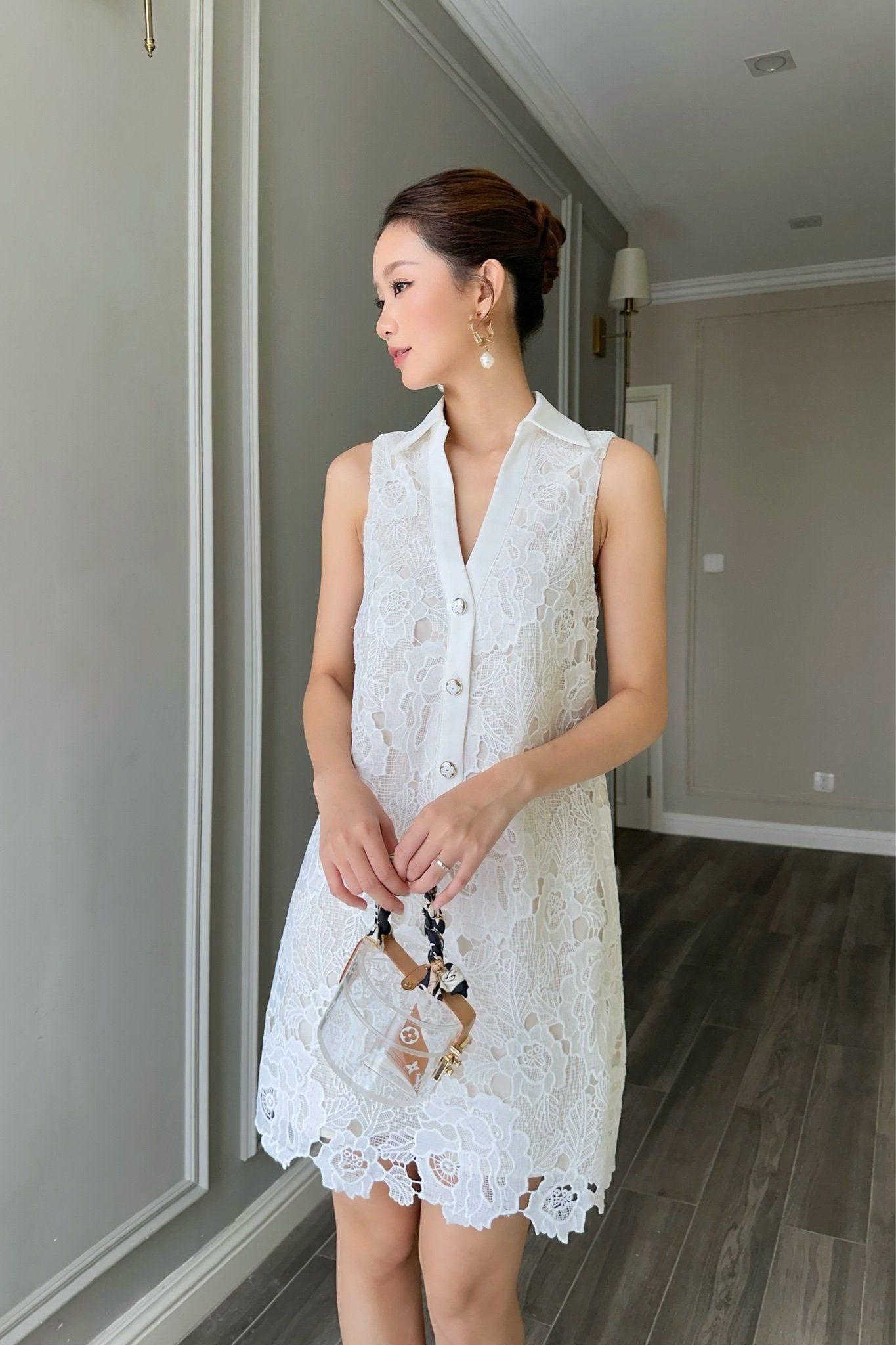  Đầm sơmi sát nách ren hoa hồng trắng 