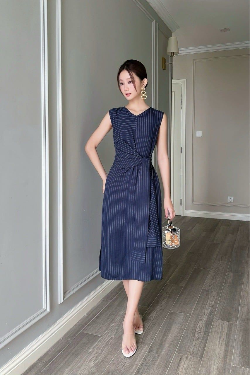  (MỚI) Đầm midi thắt dây phối sọc Navy 