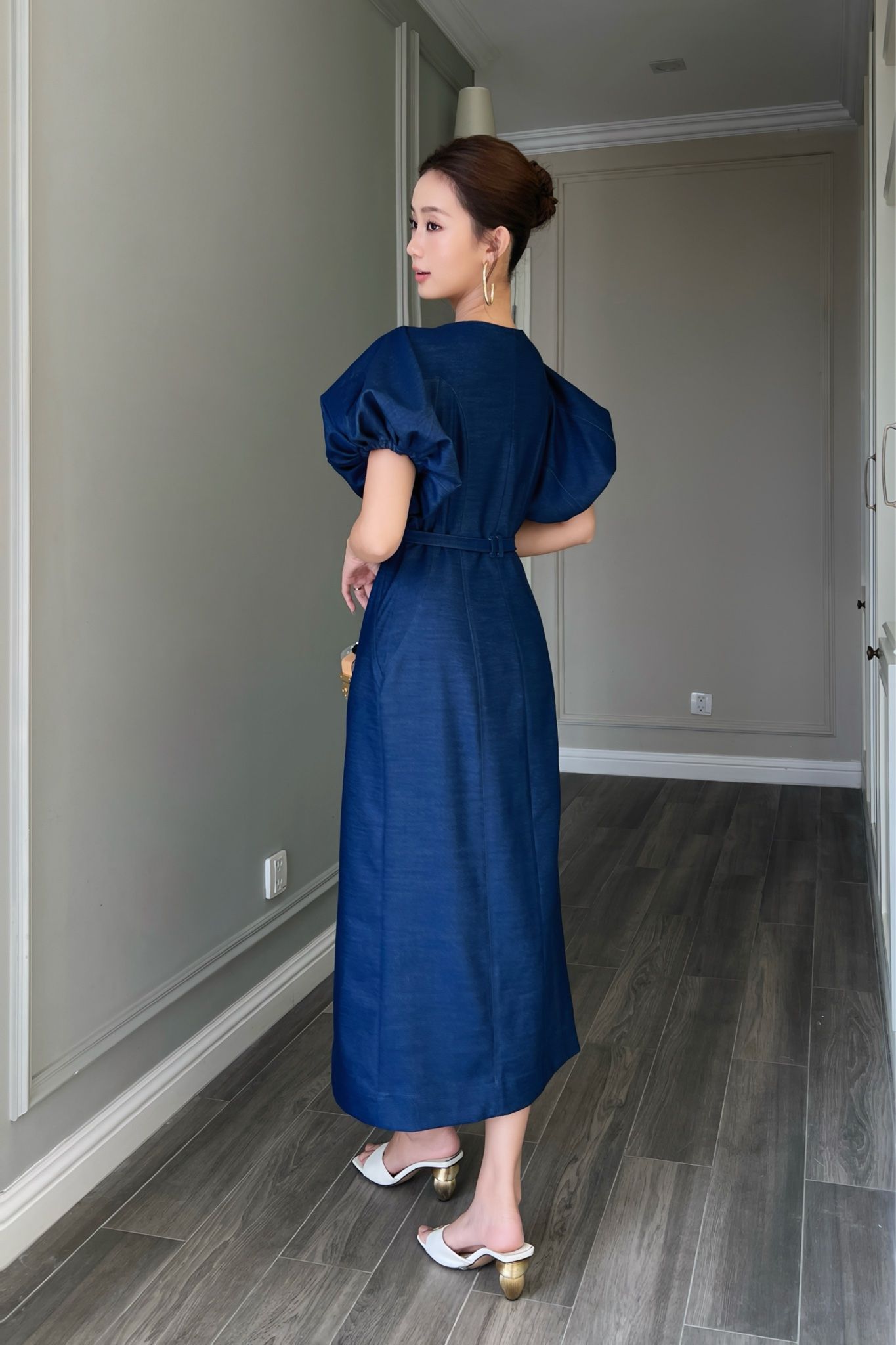  Đầm tay phồng thắt dây phối nút denim xanh đậm 