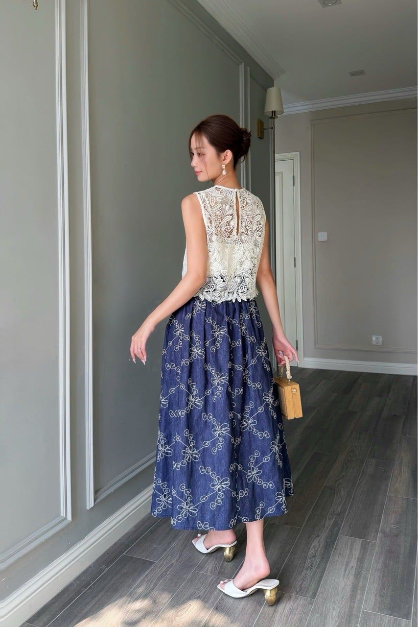  (MỚI) Áo croptop ren kem 