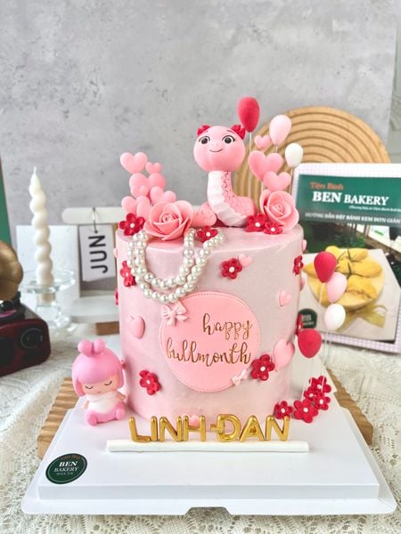 Bánh đầy tháng bé gái - rắn màu hồng – Tiệm Bánh Ben Bakery