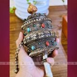  Kinh Luân Cầm Tay Nepal Nạm Bạc Thủ Công [Kim Cương Hỷ Lạc] 36Cm 