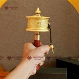  Kinh Luân Cầm Tay Tây Tạng Màu Vàng Mật Tông Loại 18cm [Kim Cương Hỷ Lạc] Kinh Luân Cầm Tay Hợp Kim 