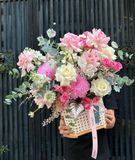 Giỏ hoa Blush Petis