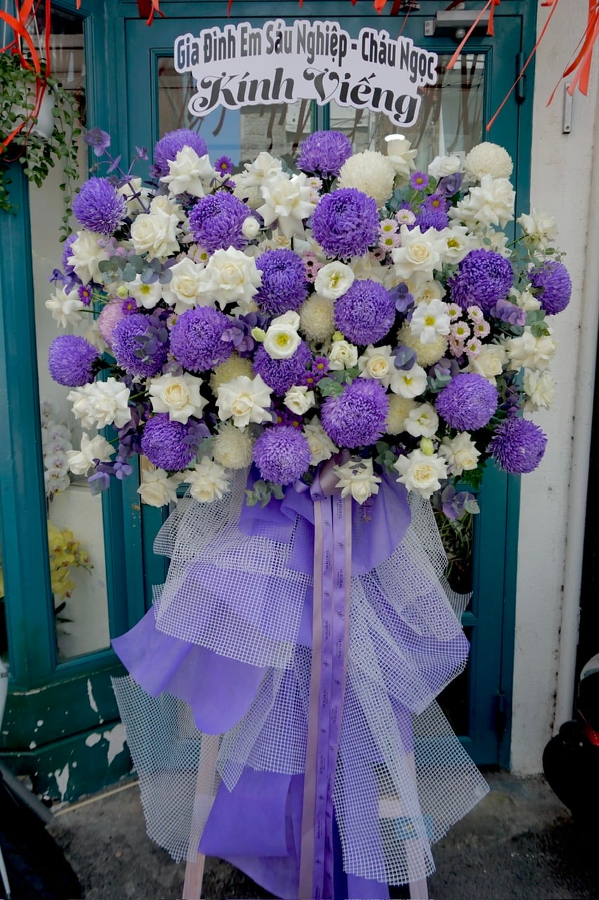 Kệ hoa chia buồn - VÉLUNE