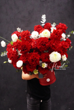 Hộp hoa tone đỏ Crimson Bloom