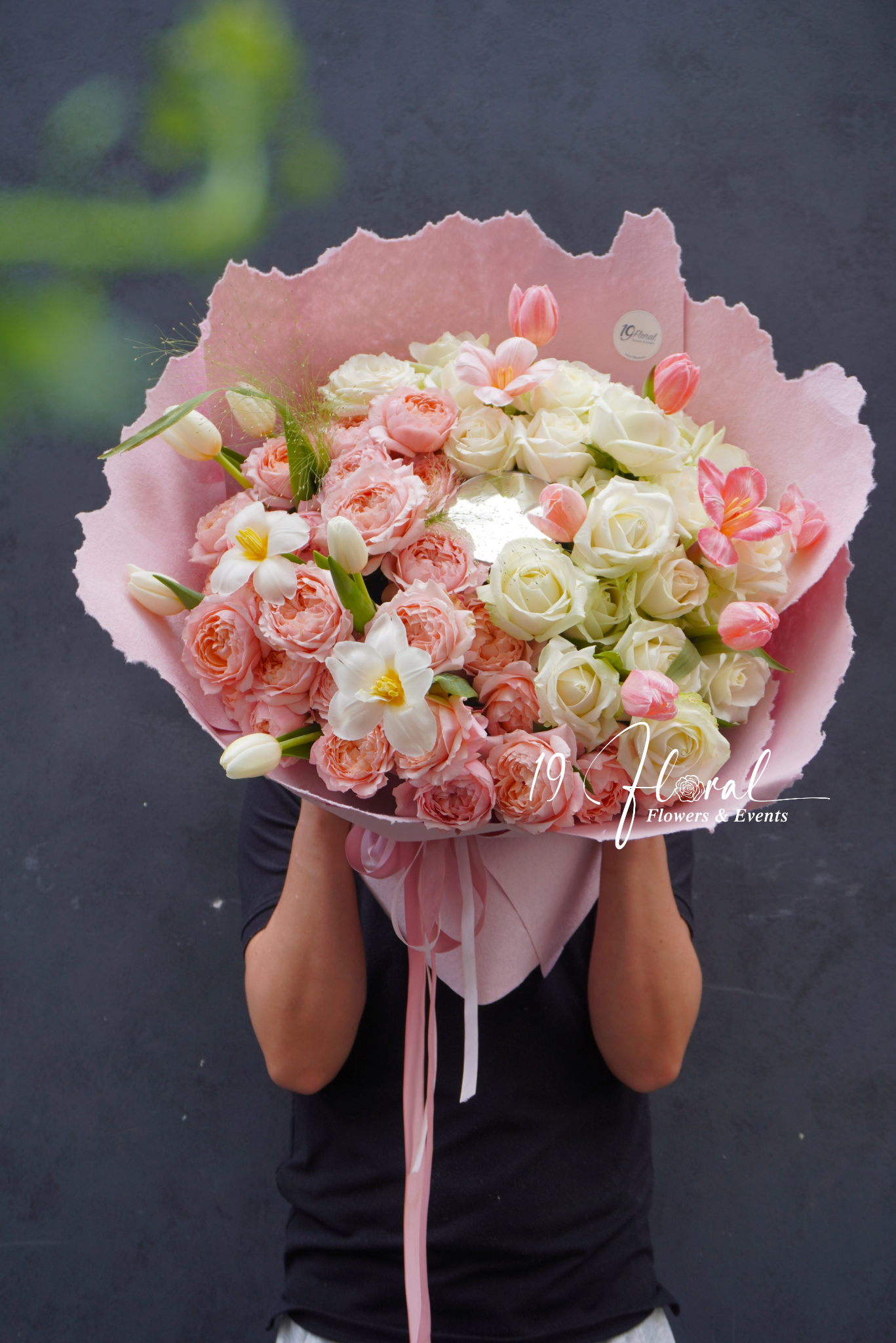 Bó hoa Moonlit Bouquet