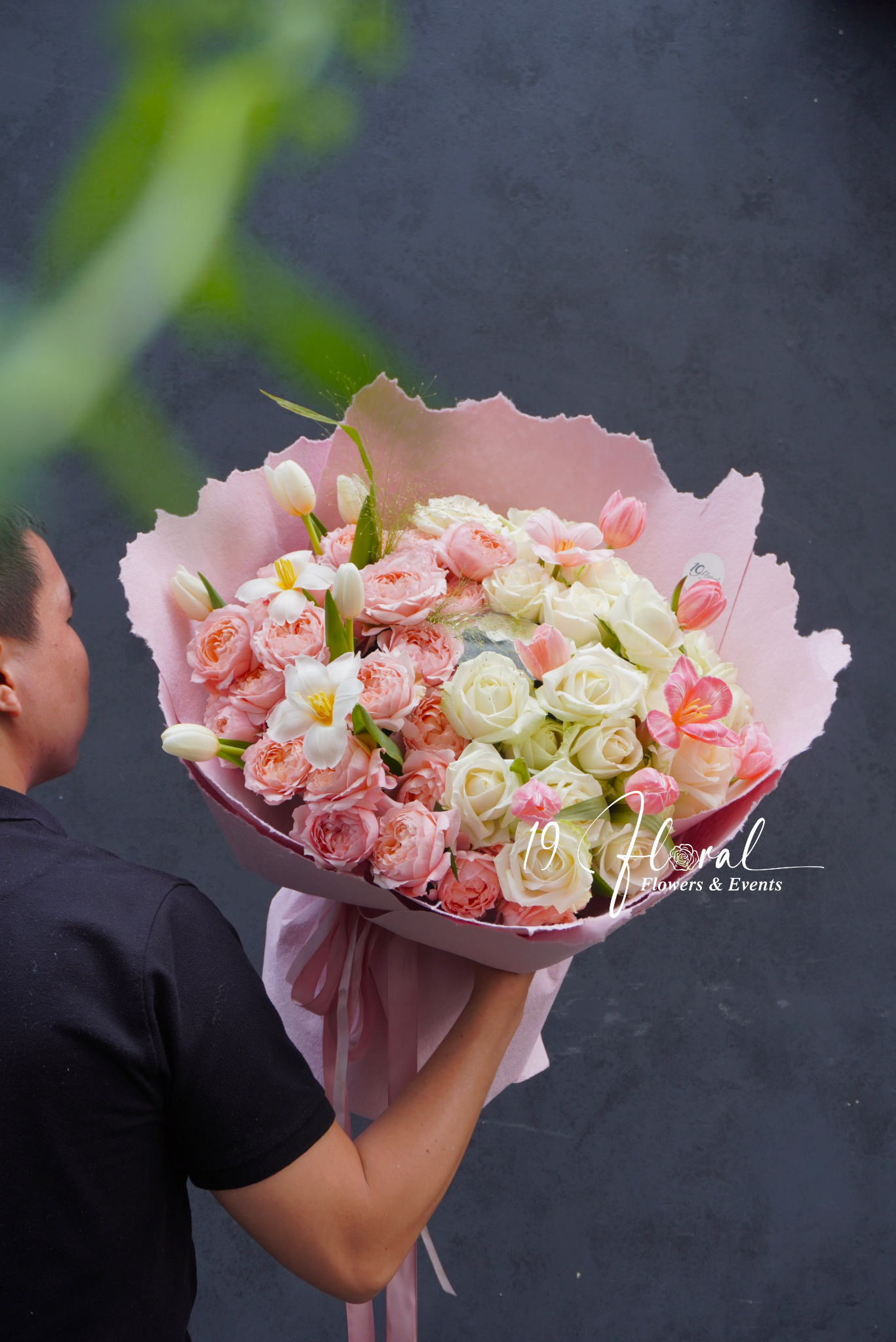 Bó hoa Moonlit Bouquet