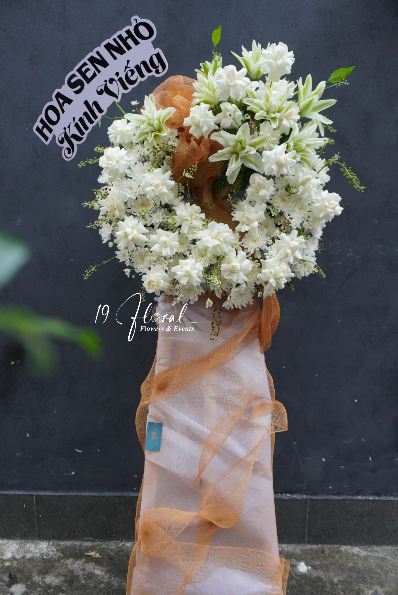 Kệ hoa chia buồn -Ivory Garden