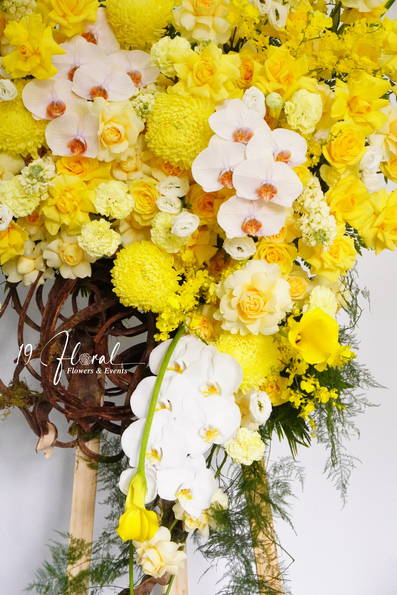 Kệ Hoa Chúc Mừng - Love’s Embrace