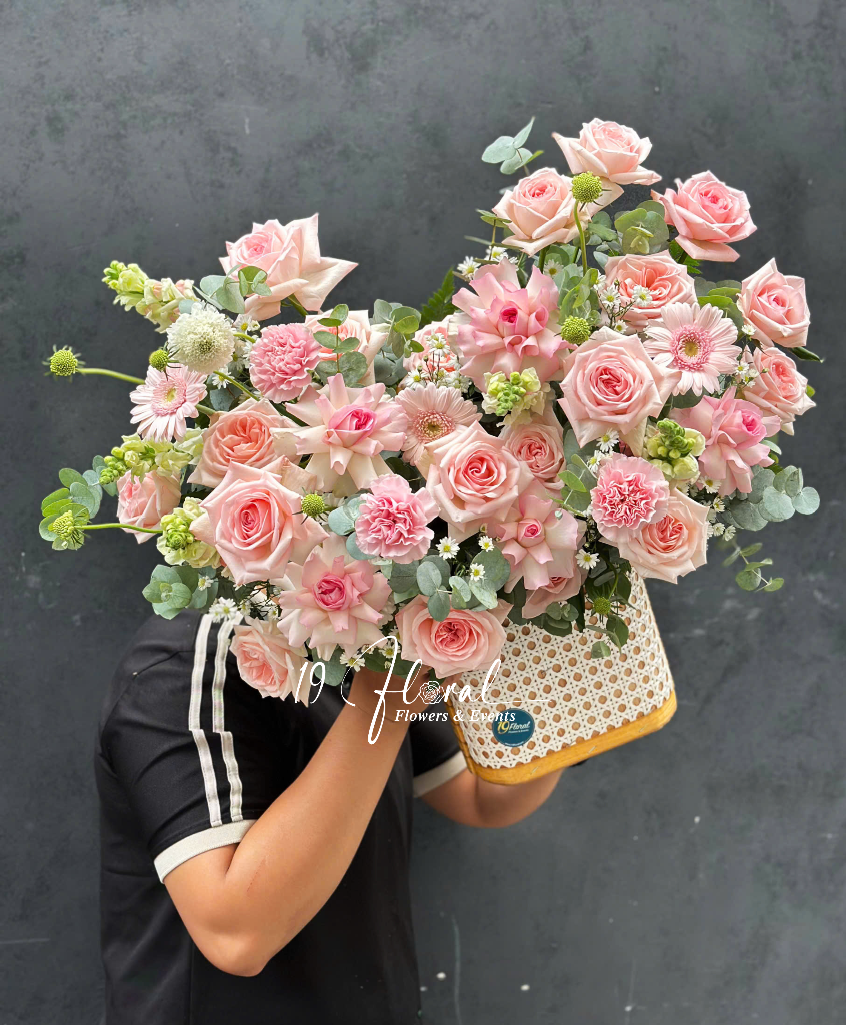 Giỏ hoa Pure Elegance