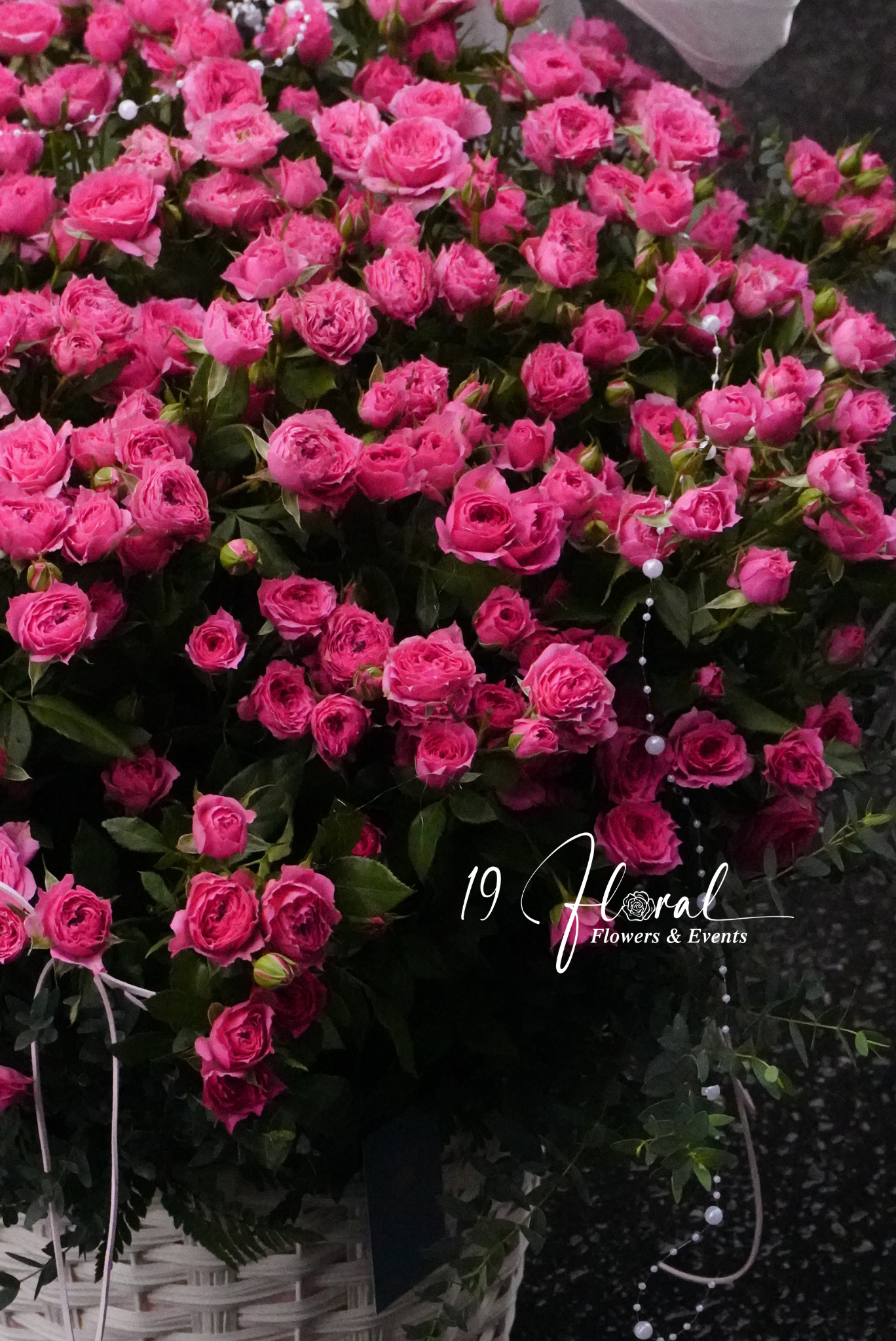Giỏ hoa Radiant Glow