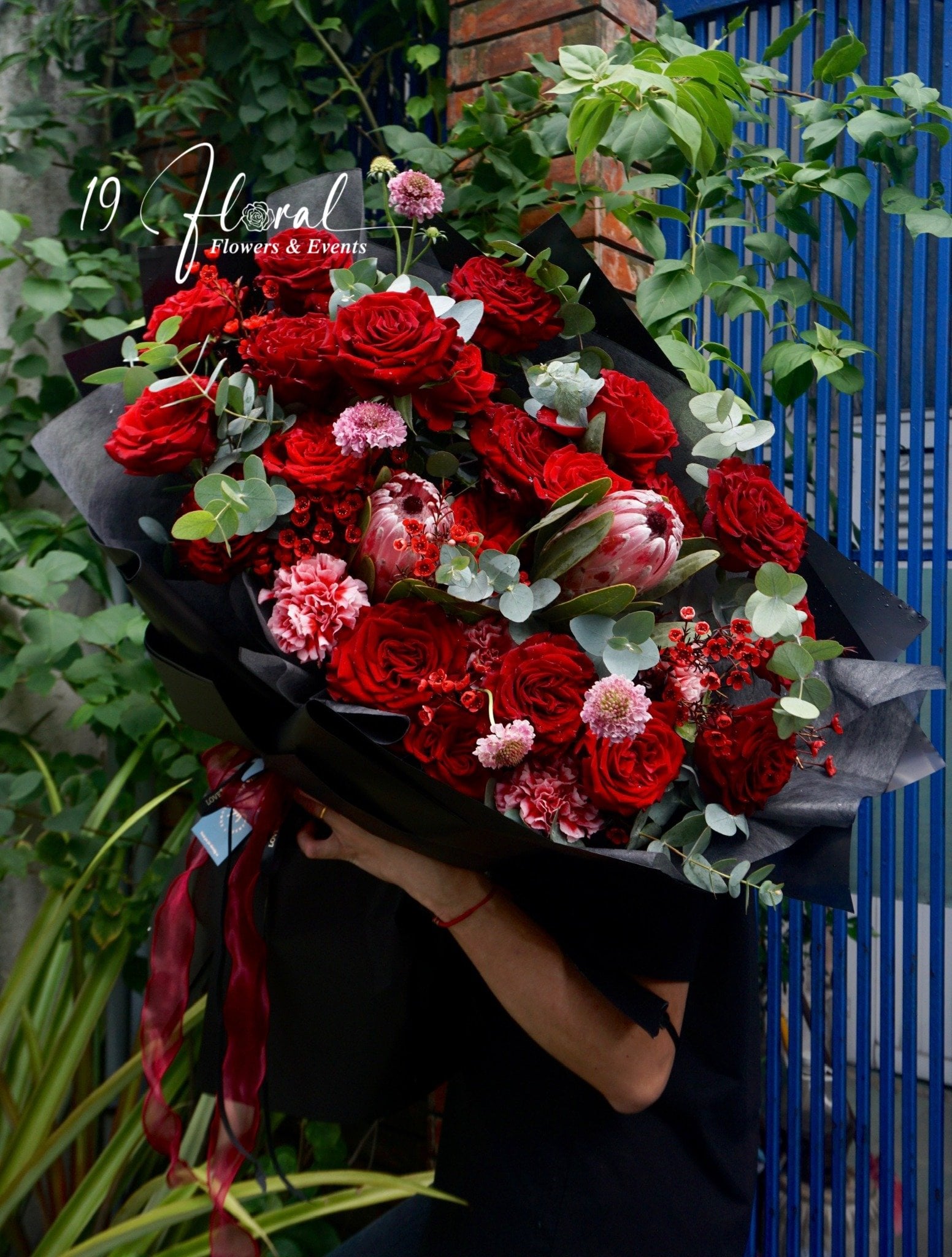 Bó Hoa Crimson Allure