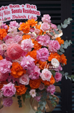 Kệ Hoa Chúc Mừng Bold Bloom