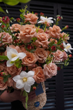 Giỏ hoa Dreamy Bloom nâu - trắng