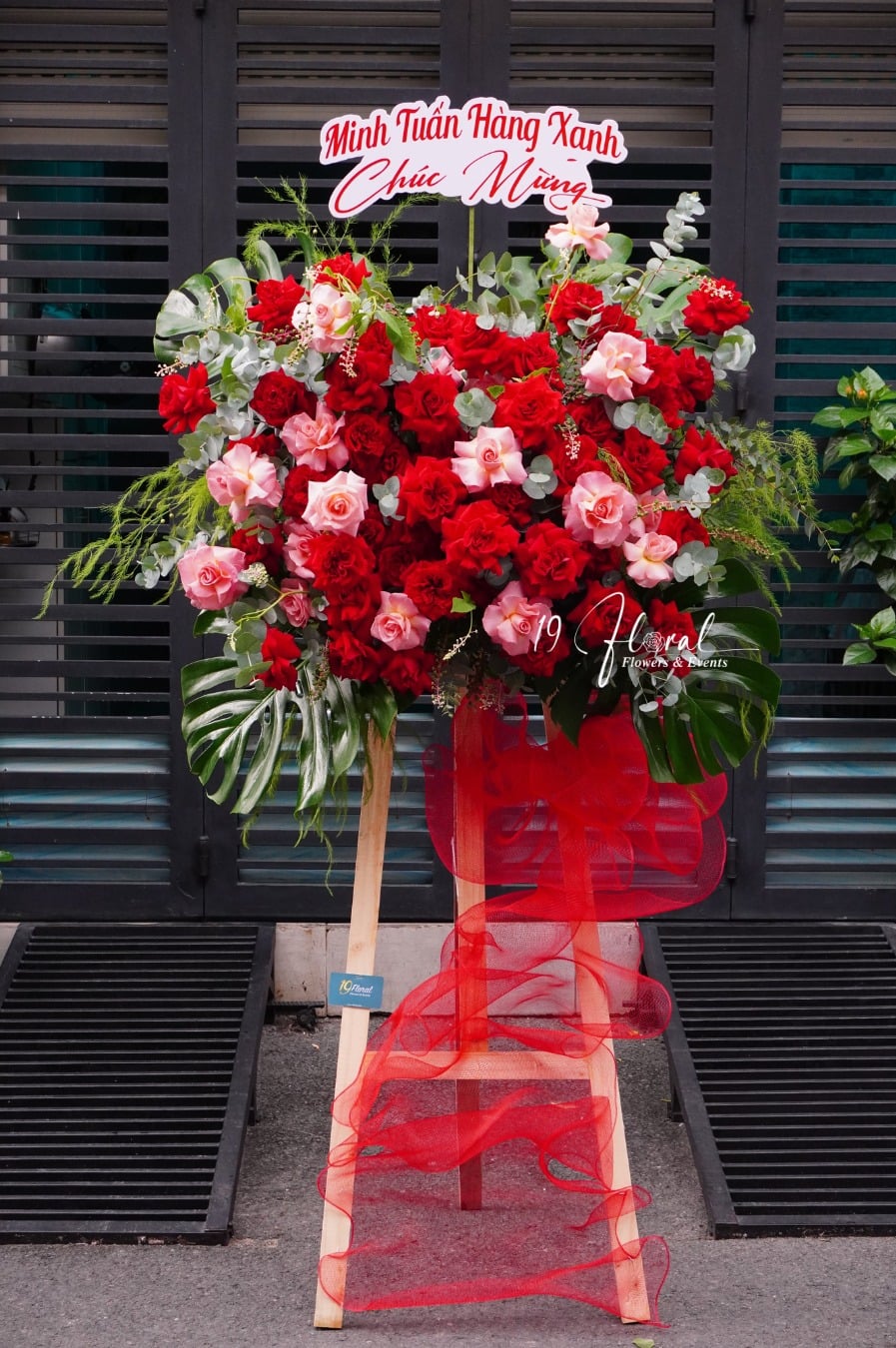 Kệ Hoa Chúc Mừng Crimson Kiss