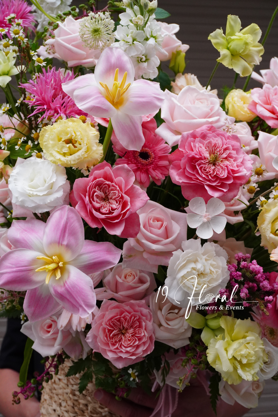 Giỏ hoa Pastel Rose Charm