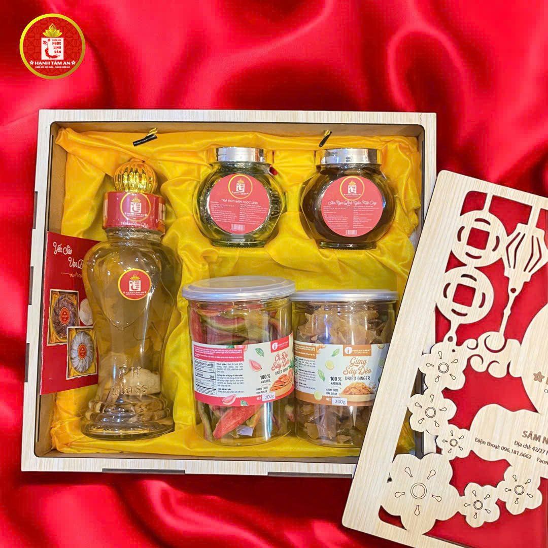  Set quà tặng Rượu Sâm Ngọc Linh + Trà Hoa Sâm + Sâm Ngọc Linh Ngâm Mật Ong + Trái Cây Sấy 