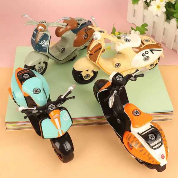 Xe máy đồ chơi bằng nhựa ABS cho bé - Mô hình xe mô tô trưng bày thiết kế hiện đại, chạy cót