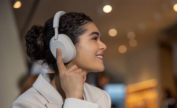 Tai nghe không dây có công nghệ chống ồn WH-1000XM5