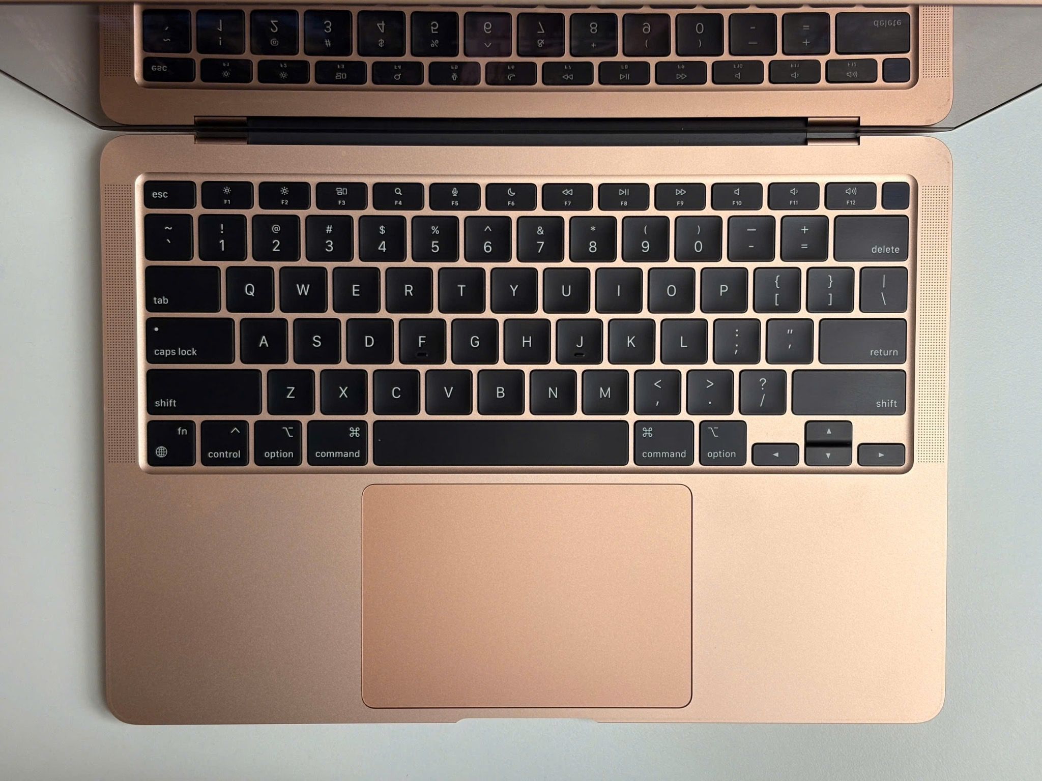 MacBook本体 M1 MacBook Air 8G/256G Amazon.co.jp: 【整備済み品】 Apple MacBook Air M1 2020(13