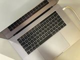  MacBook Pro 2018 15inch // Intel Core i7 | 16GB RAM | 512GB SSD // Màu sắc : Gray | Hình thức: 98- 