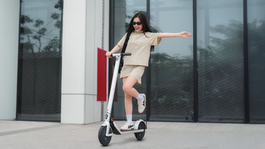 Bộ gió quần ngắn tay ngắn  -  1MNGO25056C