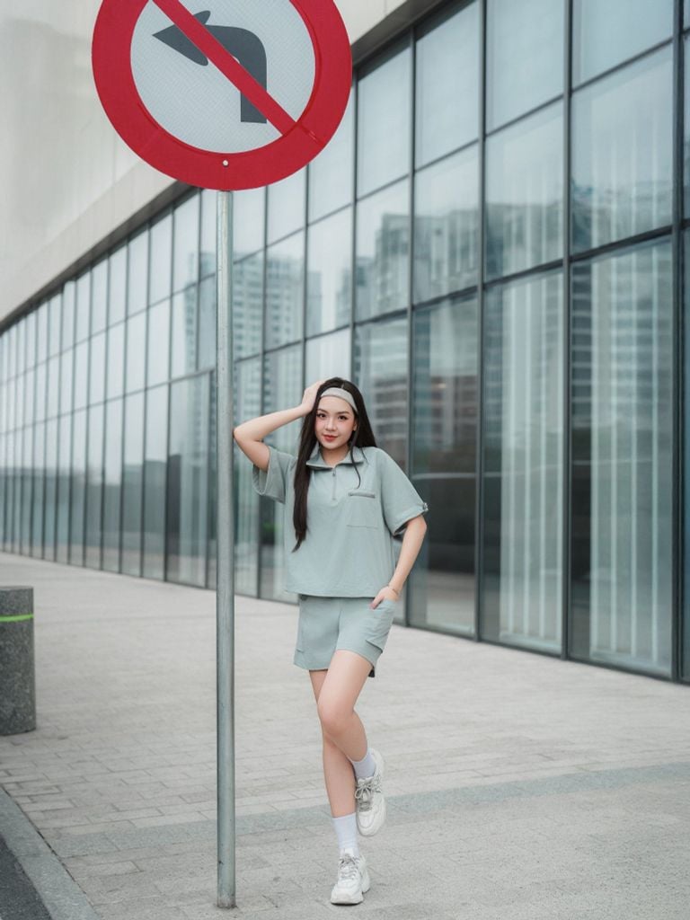 Bộ gió quần ngắn tay ngắn  -  1MNGO25056C