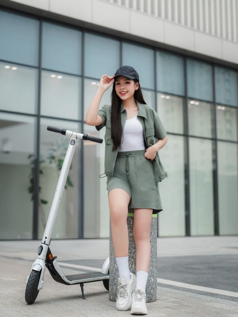 Bộ gió quần ngắn tay ngắn  -  1MNGO25057K