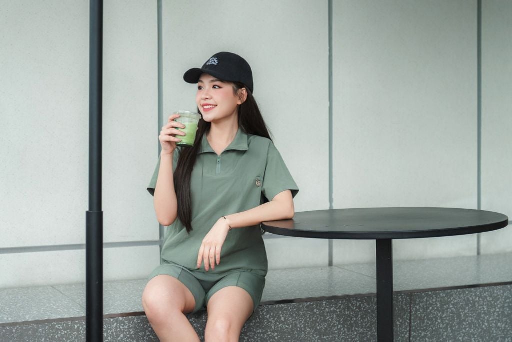 Bộ gió quần ngắn tay ngắn  -  1MNGO25058C