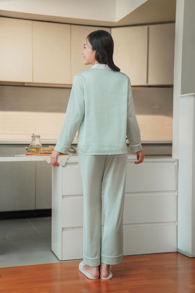 Bộ đồ ngủ Pijama lụa satin quần dài tay dài  -  1MNSA24258D
