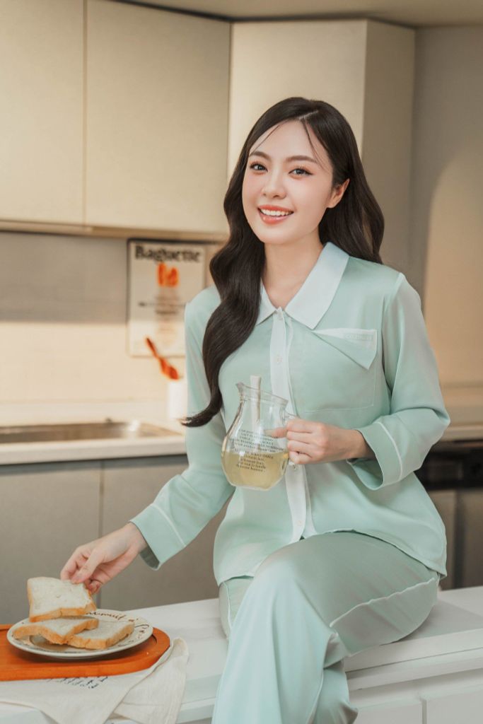 Bộ đồ ngủ Pijama lụa satin quần dài tay dài  -  1MNSA24258D
