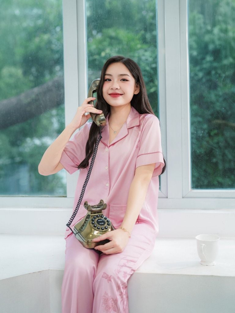 Bộ đồ ngủ Pijama lụa satin quần dài tay ngắn  -  1MNSA25072D