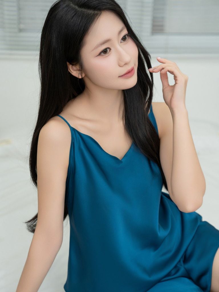 Bộ đồ mặc nhà lụa satin quần ngắn 2 dây  -  1MNSA25081H