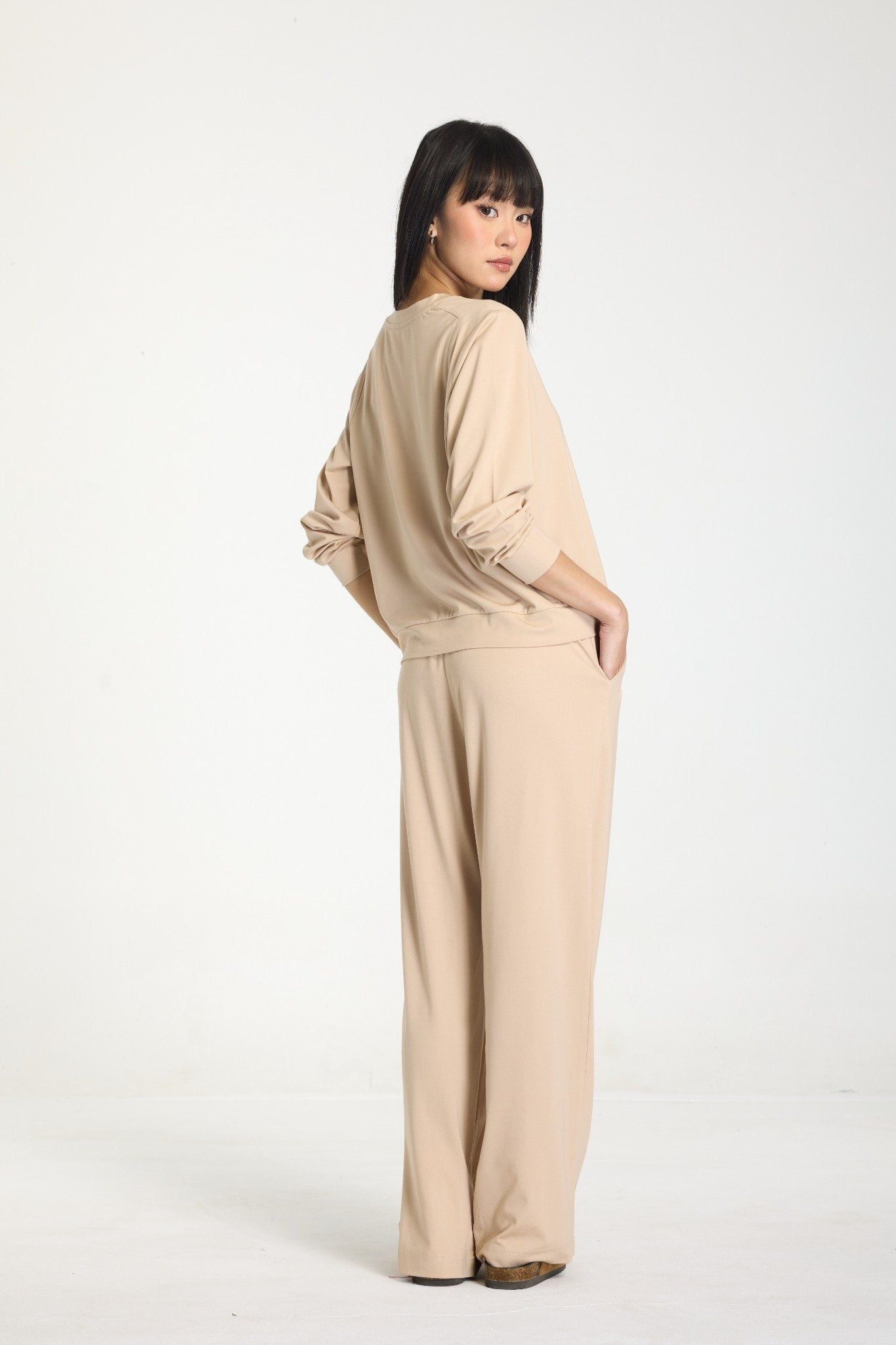  Bộ WINNY mặc nhà rayon spandex quần dài tay dài màu be nhạt 1MNRA25001D 