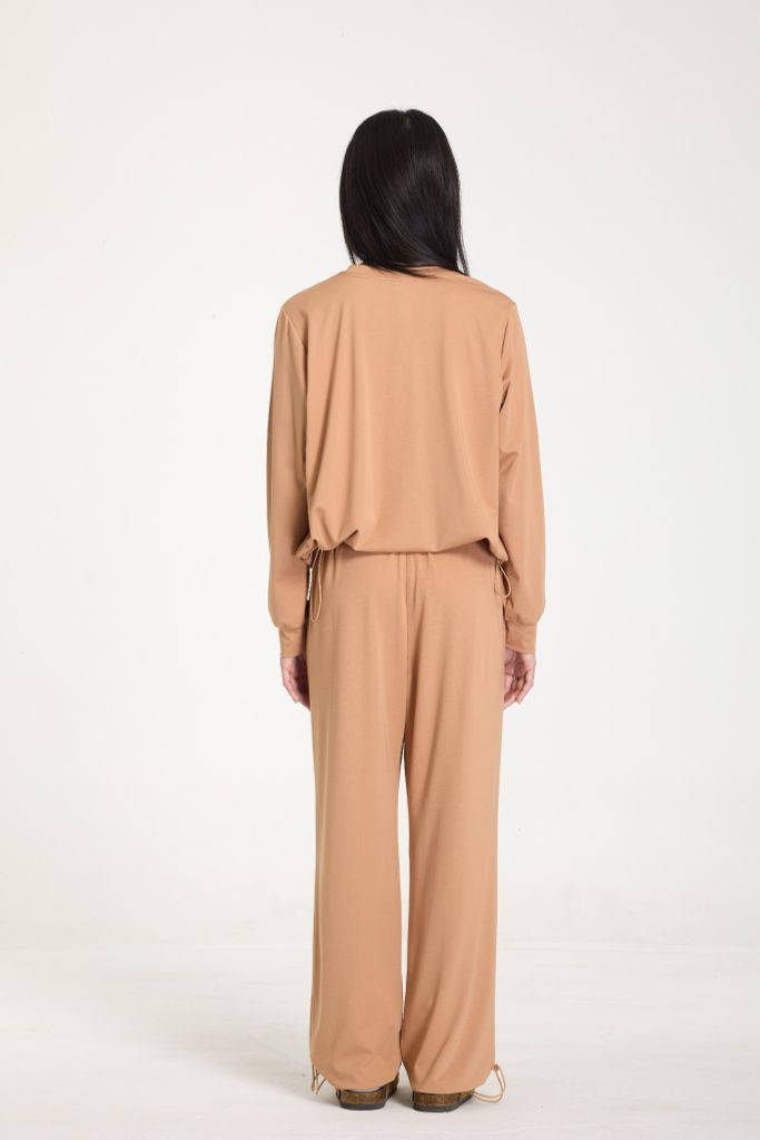 Bộ WINNY mặc nhà rayon spandex quần dài tay dài màu be đậm 1MNRA25003D
