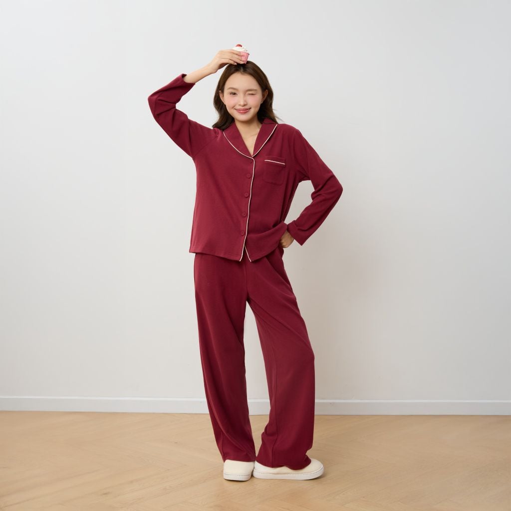 Bộ WINNY mặc nhà nỉ nhung quần dài tay dài màu đỏ đậm 1MNNN25002D