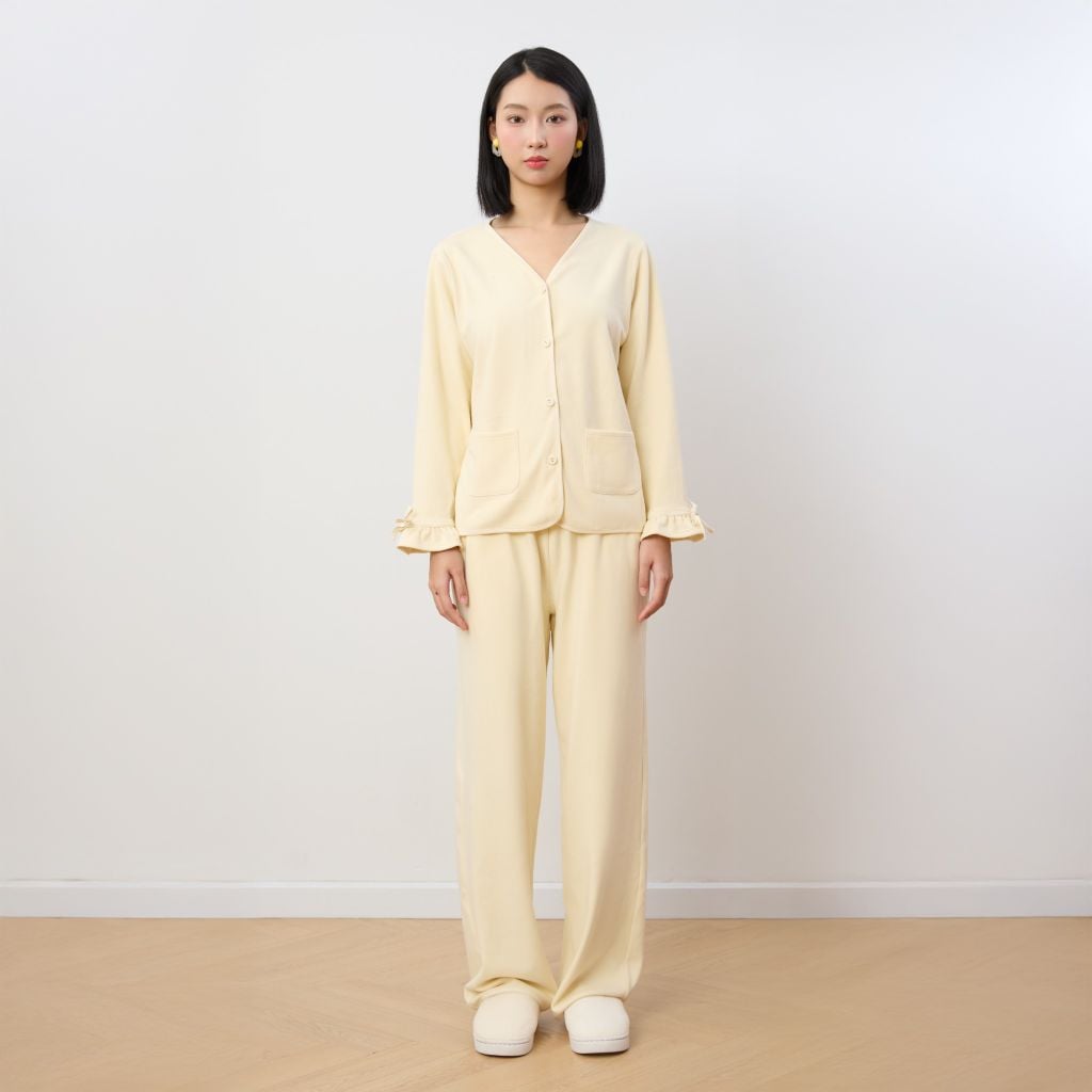 Bộ WINNY mặc nhà nỉ nhung quần dài tay dài màu vàng nhạt 1MNNN25010D
