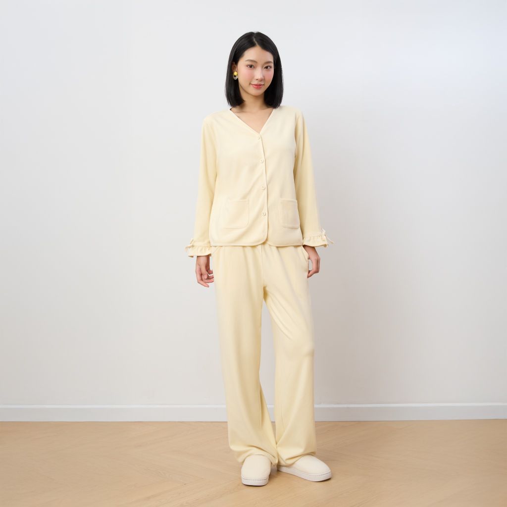 Bộ WINNY mặc nhà nỉ nhung quần dài tay dài màu vàng nhạt 1MNNN25010D