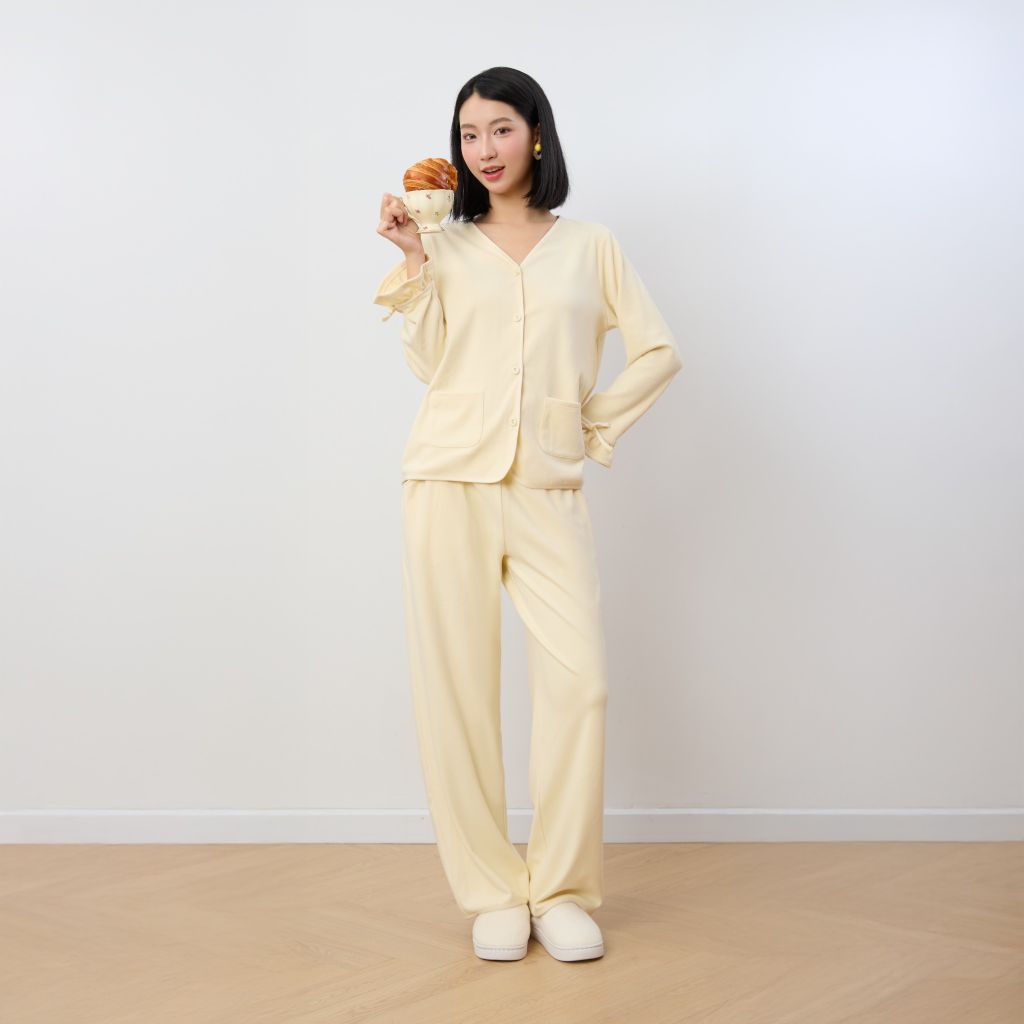 Bộ WINNY mặc nhà nỉ nhung quần dài tay dài màu vàng nhạt 1MNNN25010D