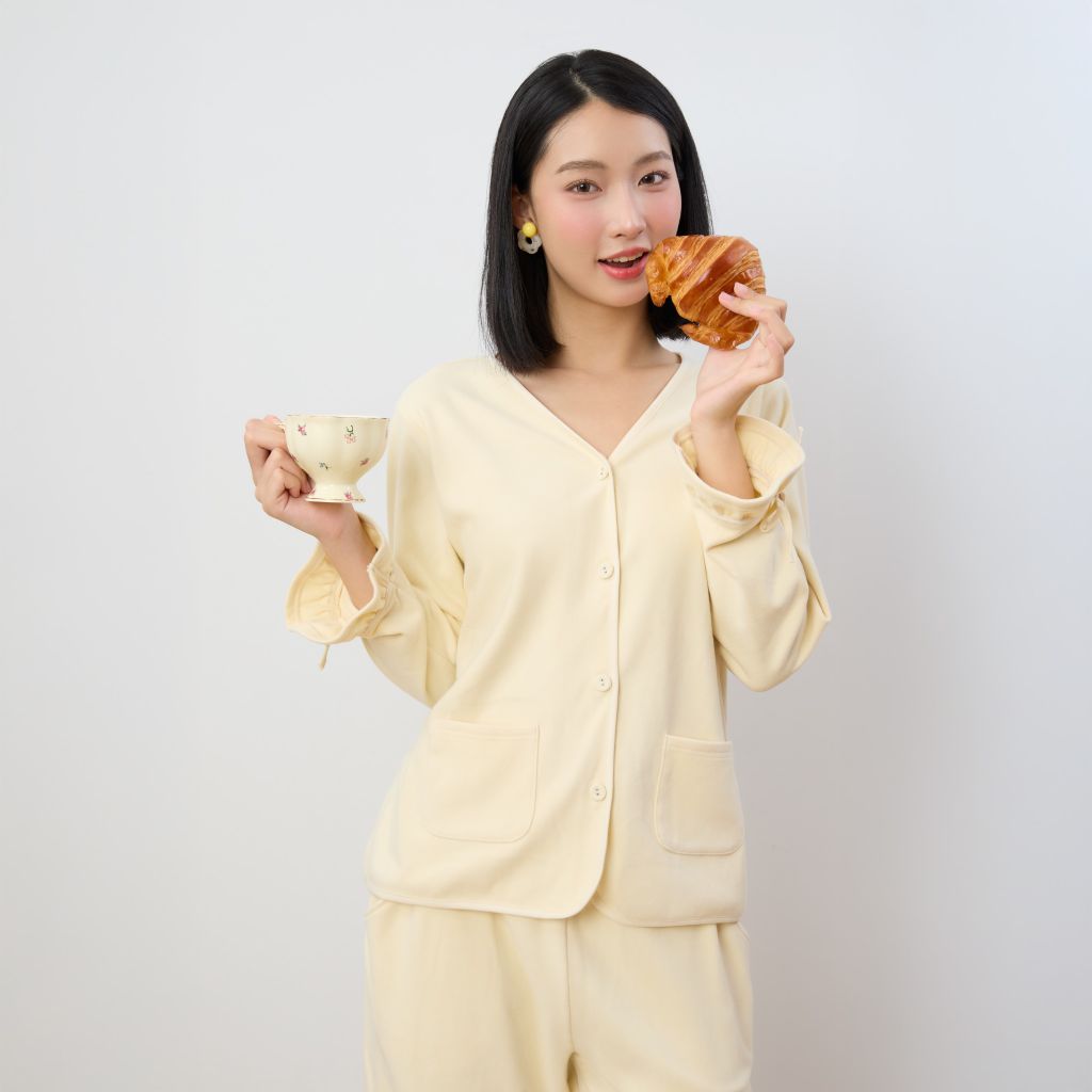 Bộ WINNY mặc nhà nỉ nhung quần dài tay dài màu vàng nhạt 1MNNN25010D