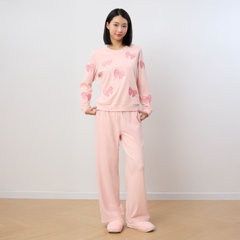 Bộ WINNY mặc nhà nỉ nhung quần dài tay dài màu hồng nhạt 1MNNN25006D