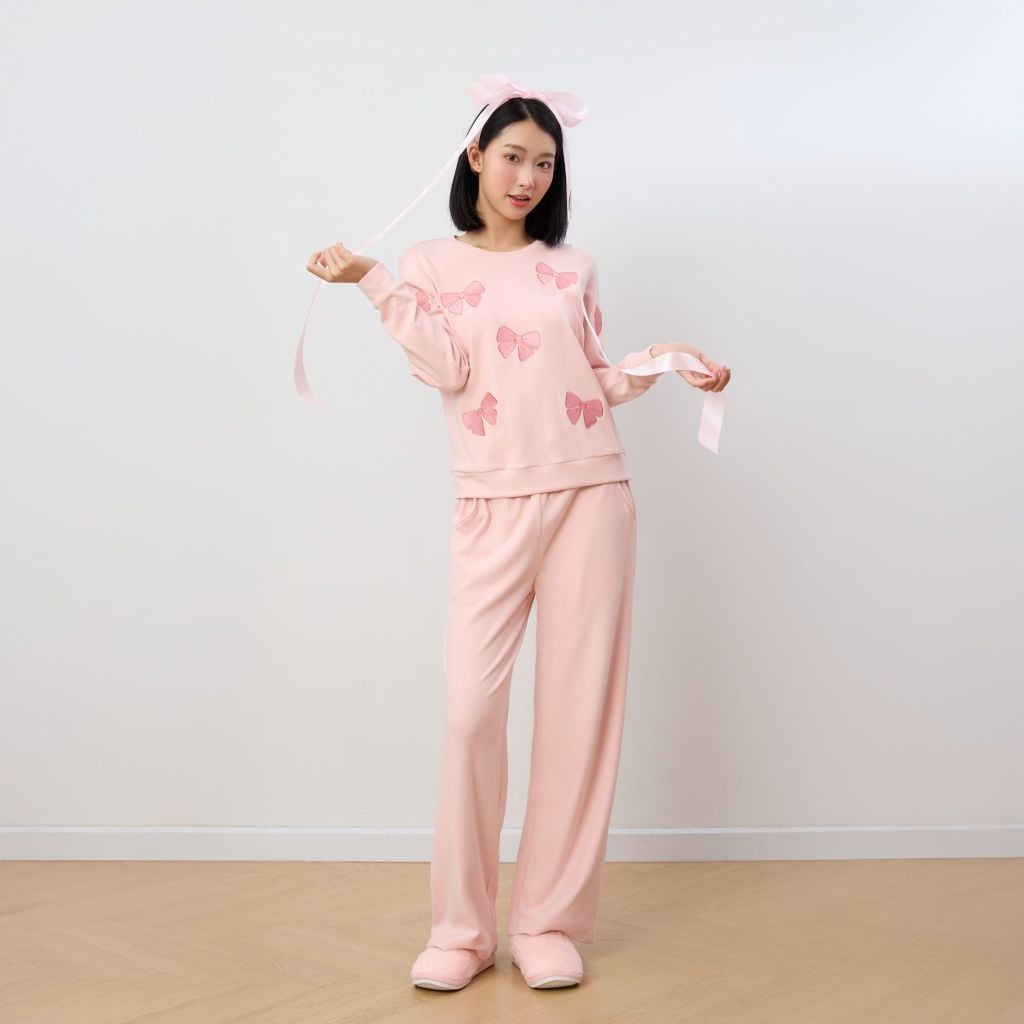 Bộ WINNY mặc nhà nỉ nhung quần dài tay dài màu hồng nhạt 1MNNN25006D