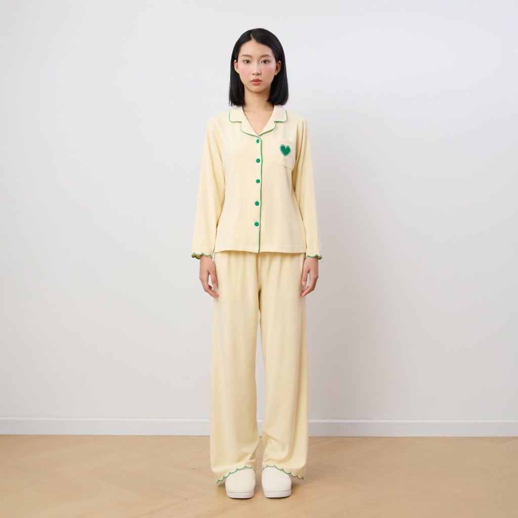 Bộ WINNY mặc nhà nỉ nhung quần dài tay dài màu vàng nhạt 1MNNN25005D