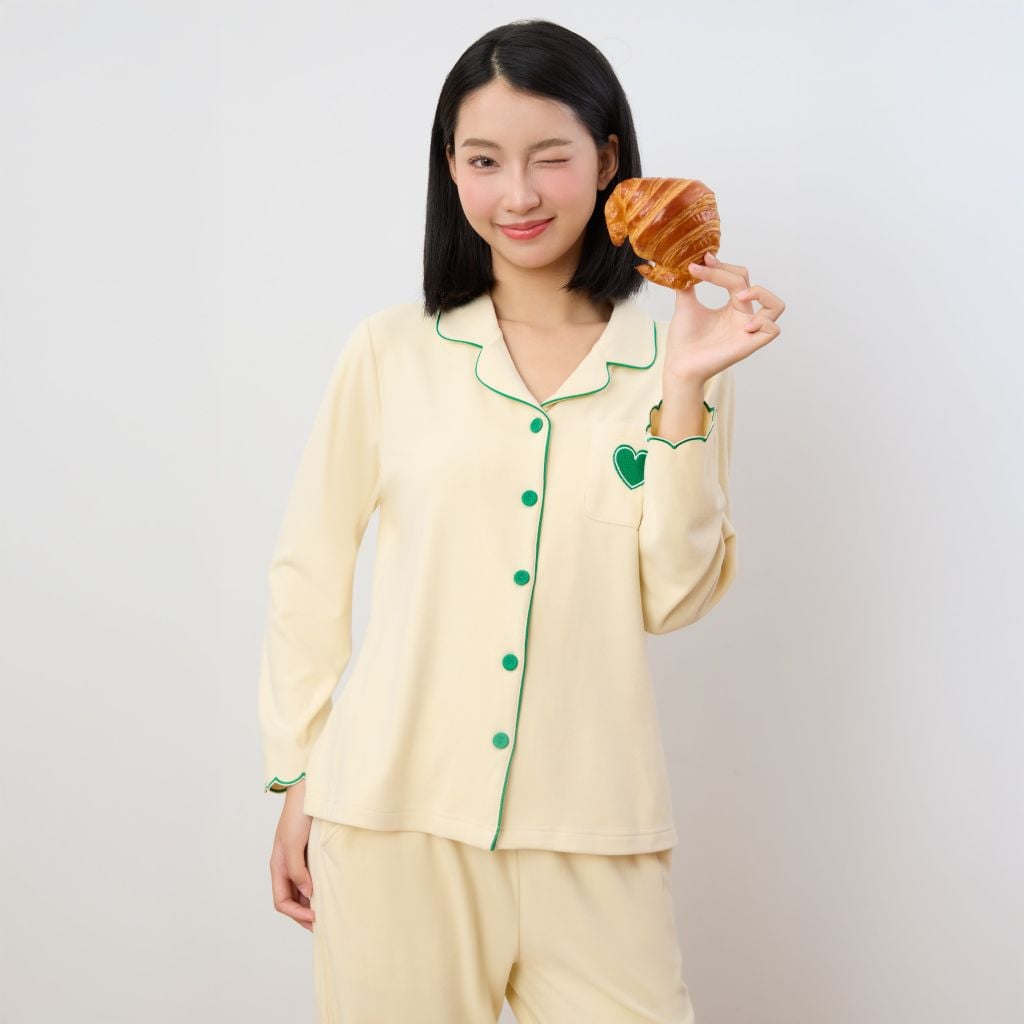 Bộ WINNY mặc nhà nỉ nhung quần dài tay dài màu vàng nhạt 1MNNN25005D