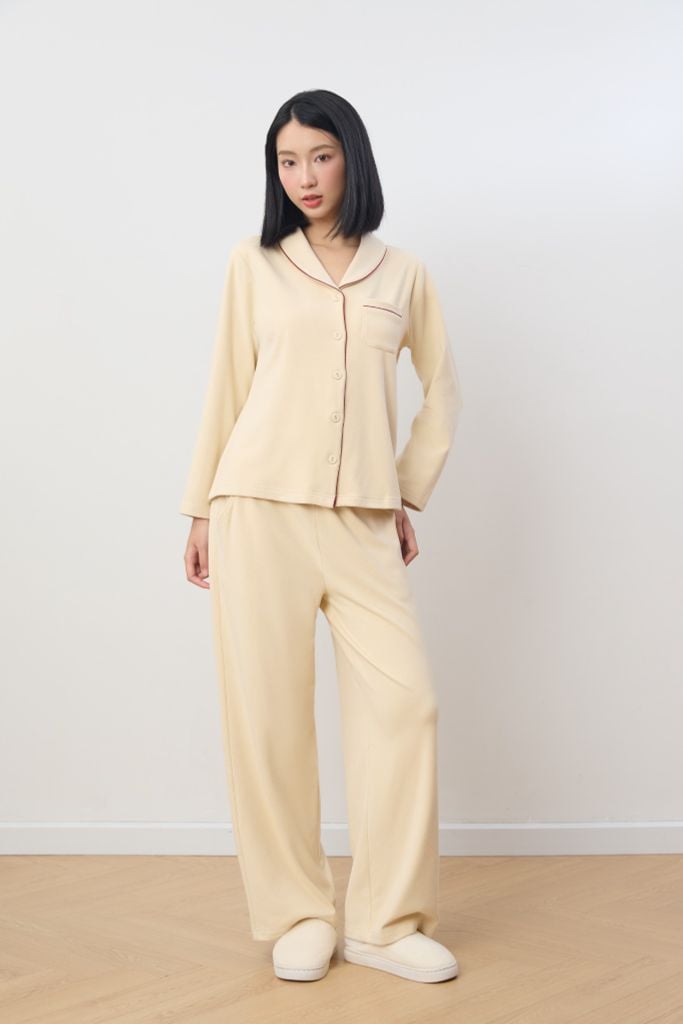 Bộ WINNY mặc nhà nỉ nhung quần dài tay dài màu be nhạt 1MNNN25001D