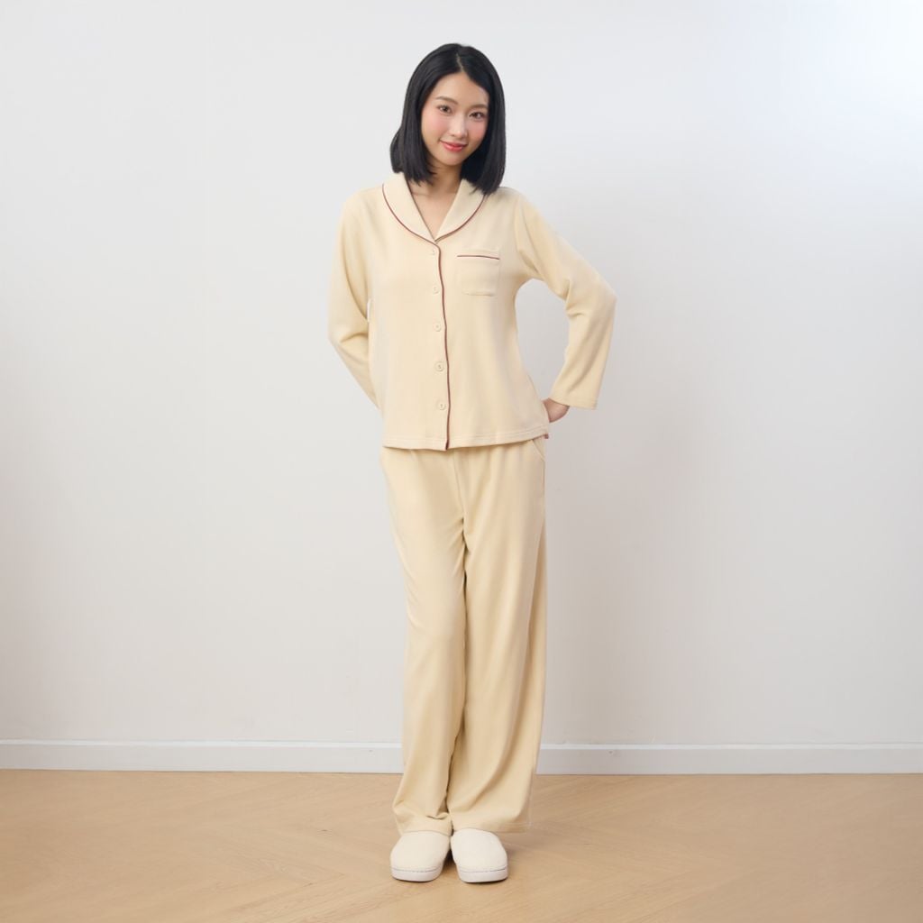 Bộ WINNY mặc nhà nỉ nhung quần dài tay dài màu be nhạt 1MNNN25001D
